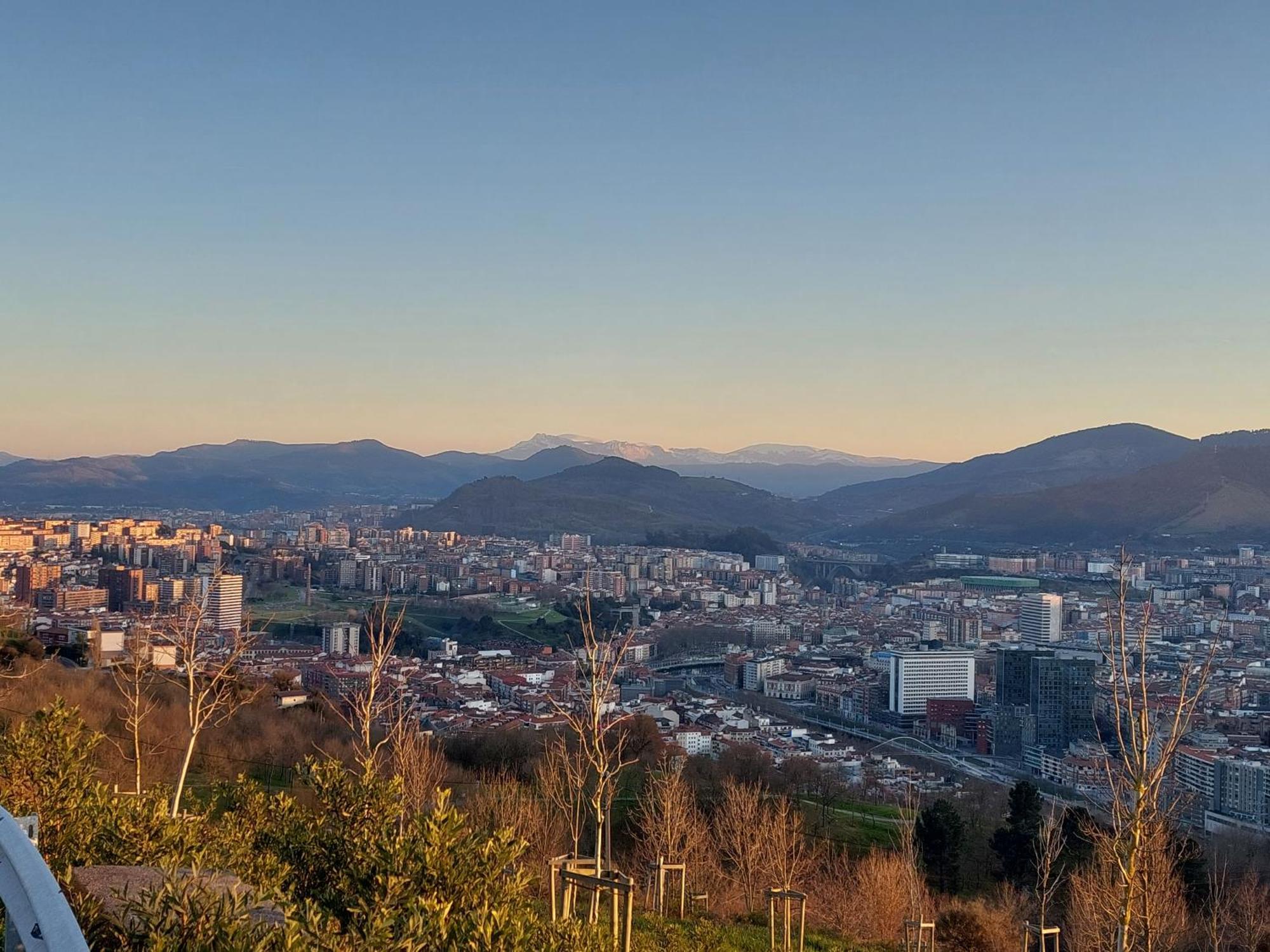 Bilbao Center Apt Parking Apartment Exterior photo